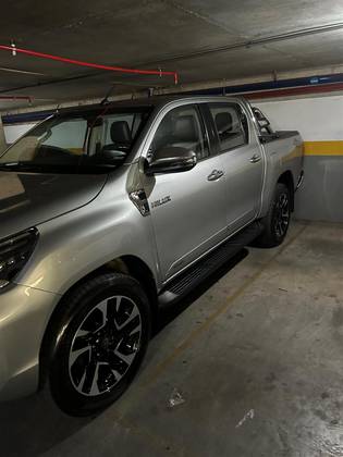 TOYOTA HILUX 2.7 SR 4X2 CD 16V FLEX 4P AUTOMÁTICO TOYOTA HILUX 2.7 SR 4X2 CD 16V FLEX 4P AUTOMÁTICO